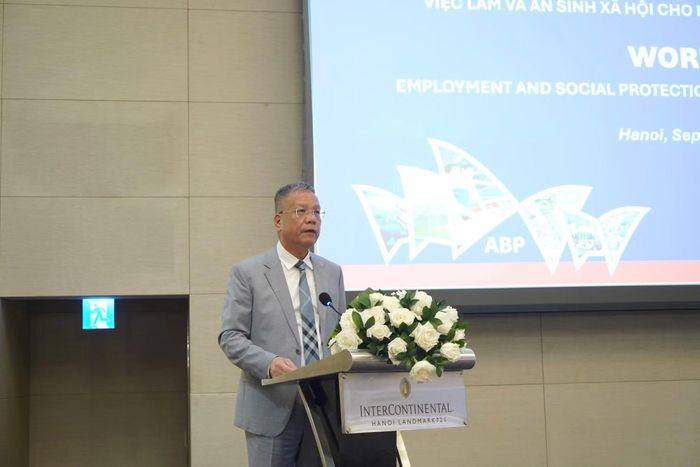 Phó Giám đốc BHXH Việt Nam Trần Đình Liệu phát biểu tại hội thảo.