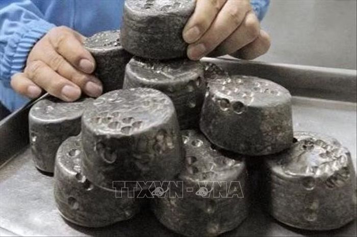 Kim loại đất hiếm đã qua xử lý hóa học, được sử dụng để sản xuất nam châm, tại Bắc Kinh (Trung Quốc). Ảnh: Kyodo/TTXVN phát
