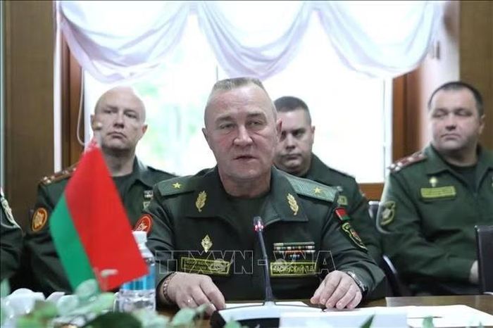 Thiếu tướng Leonid Viktorovich Kasinsky, Tổng cục trưởng Tổng cục Công tác tư tưởng Bộ Quốc phòng Cộng hòa Belarus phát biểu tại hội đàm.