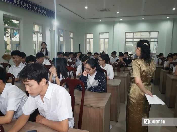 Học sinh Trường THPT Ngũ Hành Sơn tham gia buổi tuyên truyền pháp luật về phòng, chống bạo lực học đường và kỹ năng ứng xử trên mạng xã hội.