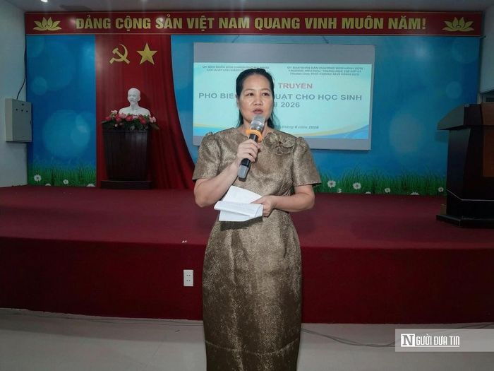 Bà Phạm Thị Mai Hoa phân tích những biểu hiện bạo lực học đường không chỉ bằng hành vi xô xát mà còn qua cô lập, chế giễu, tung tin đồn.