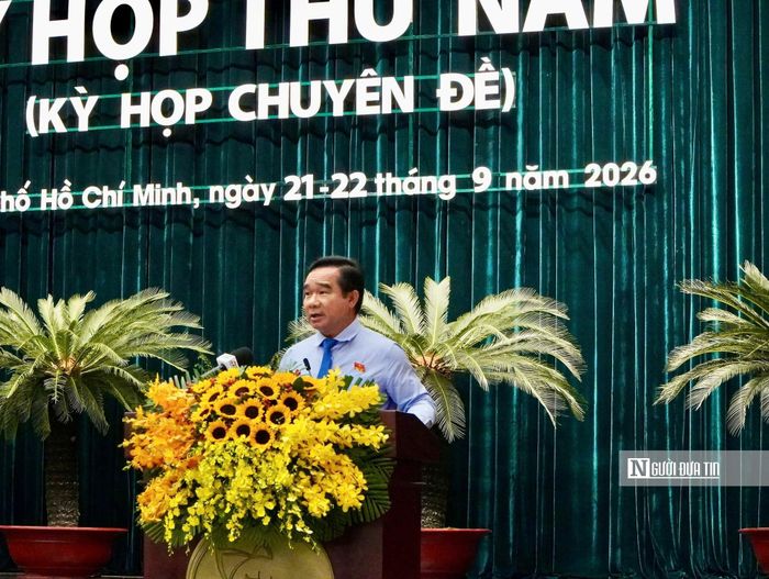 “Không để nghị quyết nằm trên giấy mà phải biến nghị quyết hôm nay thành những công trình, dự án, nguồn lực và tăng trưởng”, Chủ tịch UBND Tp.HCM nhấn mạnh.
