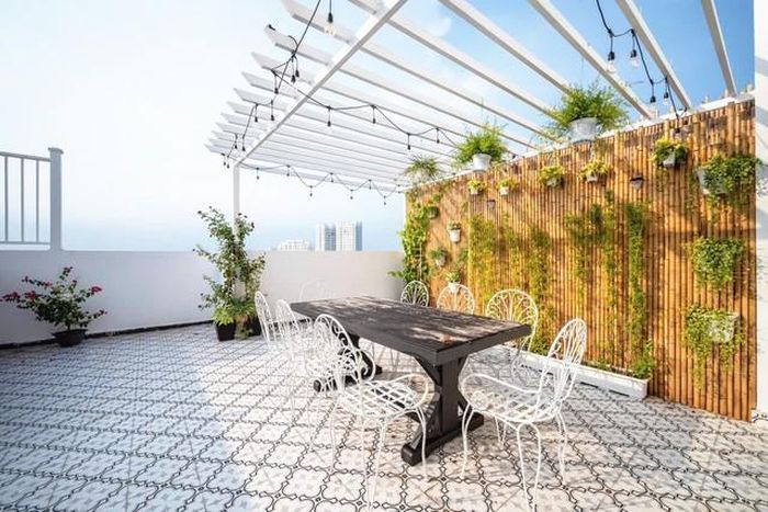 Penthouse của Nguyên Vũ rộng 650m2. Ảnh: FBNV
