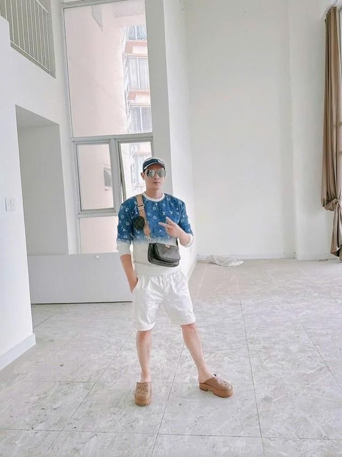 Nhờ làm việc chăm chỉ cùng ý thức tích lũy tài sản, trong giới Nguyên Vũ nổi tiếng bởi độ giàu ngầm. Ảnh: FBNV