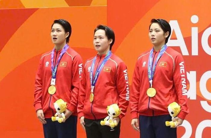 Chiến thắng của Ngọc Trâm, Ngọc Nhi và Thu Uyên giúp karate Việt Nam giành huy chương vàng ASIAD 20. Ảnh: Bùi Lượng.