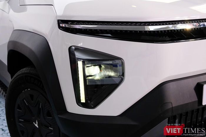 Với mức giá 860-872 triệu đồng, VF Wild nằm ở nửa trên phân khúc nếu đặt cạnh Ford Ranger (707 triệu - 1,039 tỷ đồng), Toyota Hilux (632-903 triệu đồng), Mitsubishi Triton (655-924 triệu đồng) và Isuzu D-Max (650-880 triệu đồng).