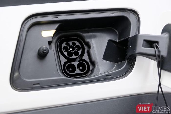 VF Wild hỗ trợ sạc AC tối đa 6,6 kW và sạc nhanh DC tối đa 90 kW. Theo thông số tại đại lý, thời gian sạc nhanh từ 10-70% pin dưới 32 phút.
