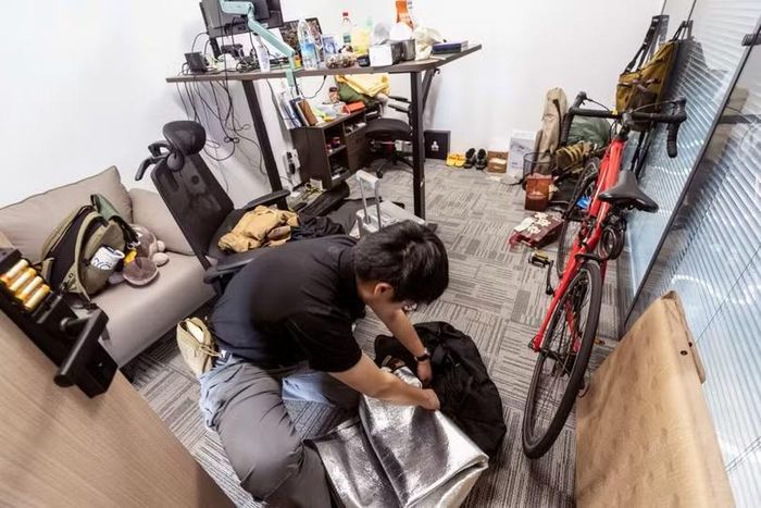 Arvin Chen đang làm việc tại trụ sở công ty của mình. Ảnh: Creaders.