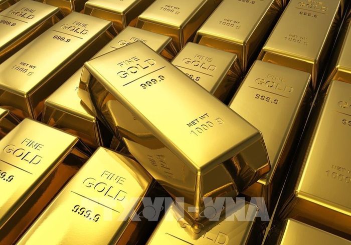 Giá vàng chịu sức ép trước khả năng Fed tiếp tục nâng lãi suất. Ảnh: TTXVN phát
