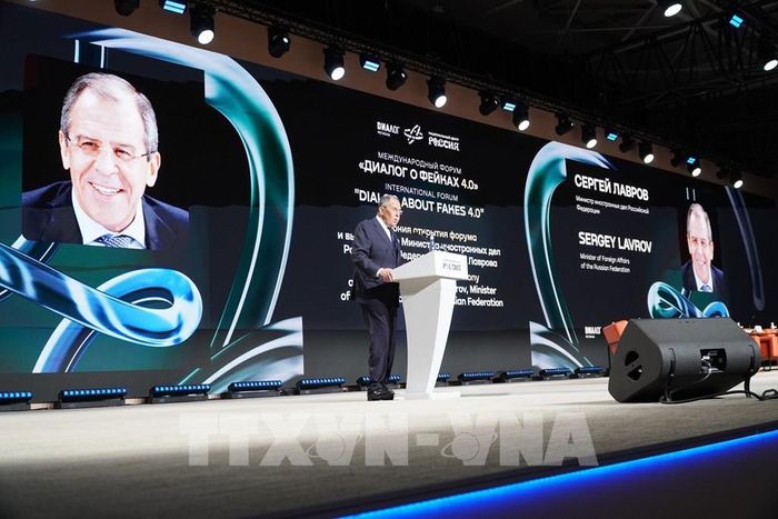 Bộ trưởng Ngoại giao Nga Sergey Lavrov phát biểu chào mừng Diễn đàn quốc tế "Đối thoại về tin giả 4.0". Ảnh: Tâm Hằng - PV TTXVN tại LB Nga