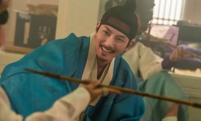 Ji Chang Wook đảm nhận vai công tử phong lưu Cho Won trong The Scandal. Ảnh: Netflix