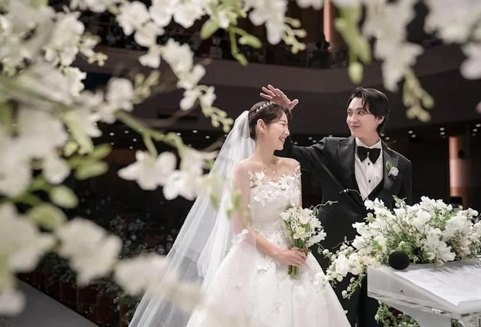 Park Shin Hye kết hôn với Choi Tae Joon vào tháng 1/2022, sau hơn bốn năm hẹn hò. 