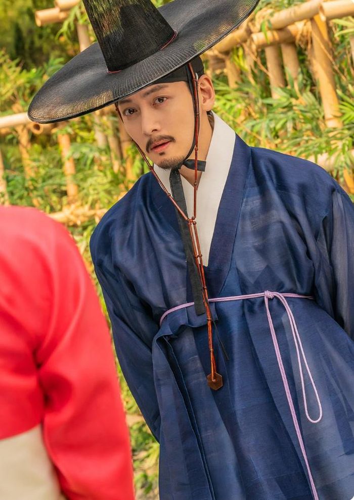 Ji Chang Wook vào vai Cho Won, công tử phong lưu nổi tiếng trong The Scandal.