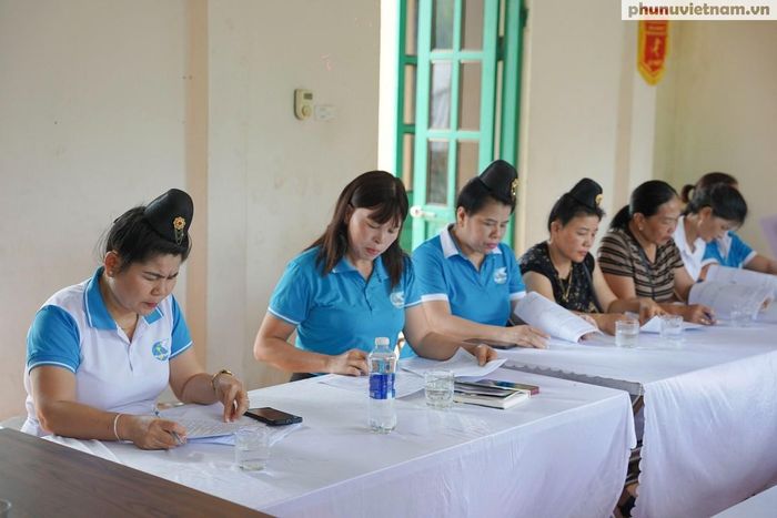 Các Chi hội Phụ nữ của tỉnh Điện Biên thường xuyên lồng ghép nội dung tuyên truyền phòng, chống tác hại của thuốc lá vào sinh hoạt định kỳ. Ảnh: Trường Hùng