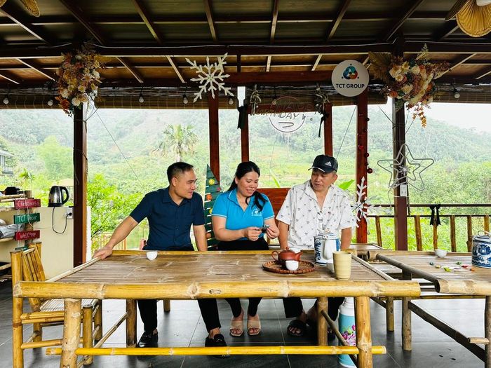 Hội LHPN xã Thượng Long, tỉnh Phú Thọ, xác định tuyên truyền phòng chống tác hại thuốc lá không thể chỉ dừng lại ở những khẩu hiệu khô khan mà phải chủ động "đi từng ngõ, gõ từng nhà".