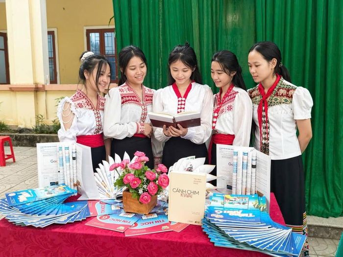 Học sinh trường PTDTNT THCS Con Cuông tham gia hoạt động tuần lễ đọc sách năm 2026. Ảnh: Nhà trường cung cấp