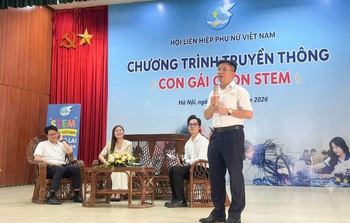 PGS.TS Nguyễn Văn Biên, Trường Đại học Sư phạm Hà Nội, chia sẻ tại chương trình.