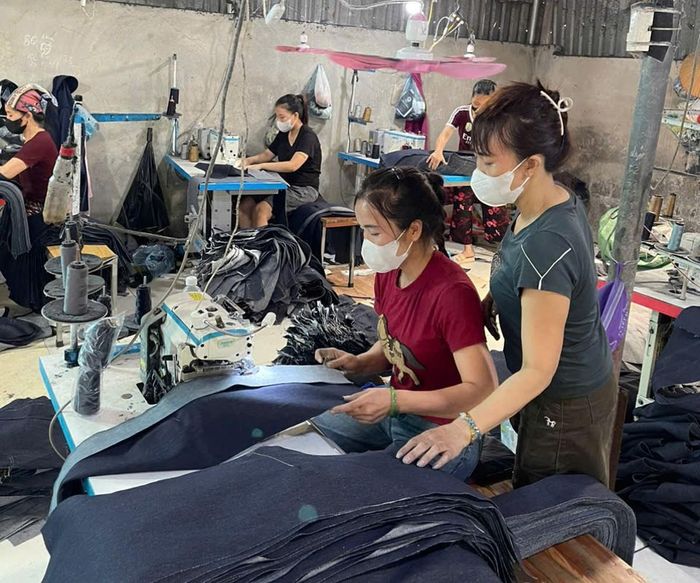 Xưởng may của chị Nguyệt đã tạo việc làm cho 20 lao động tại địa phương