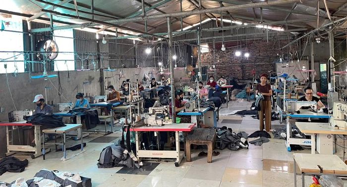 Không gian xưởng may của chị Nguyệt