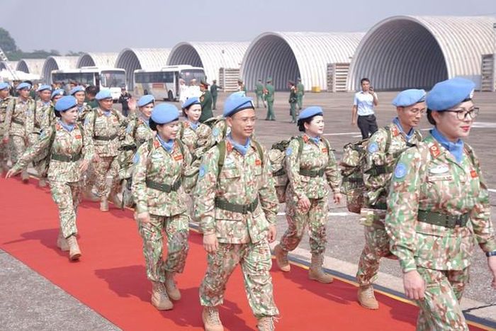 Nụ cười rạng rỡ của các chiến sĩ mũ nồi xanh trước giờ lên đường thực hiện nhiệm vụ Gìn giữ hòa bình.