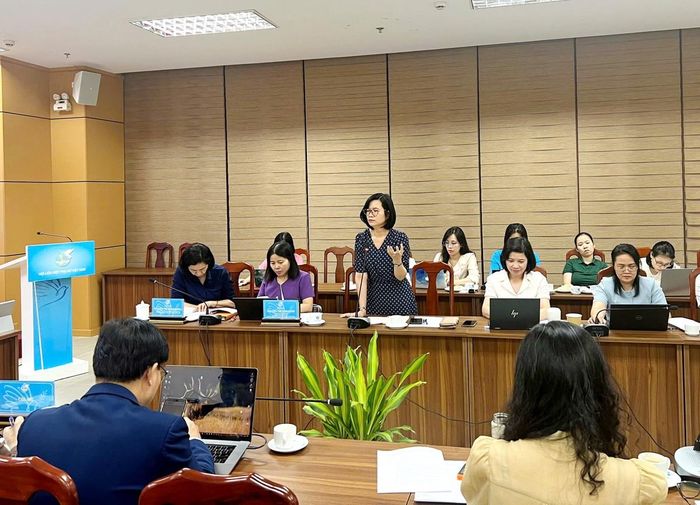 Bà Phạm Thị Hương Giang, Trưởng Ban Công tác Phụ nữ, TƯ Hội LHPN Việt Nam, thảo luận
