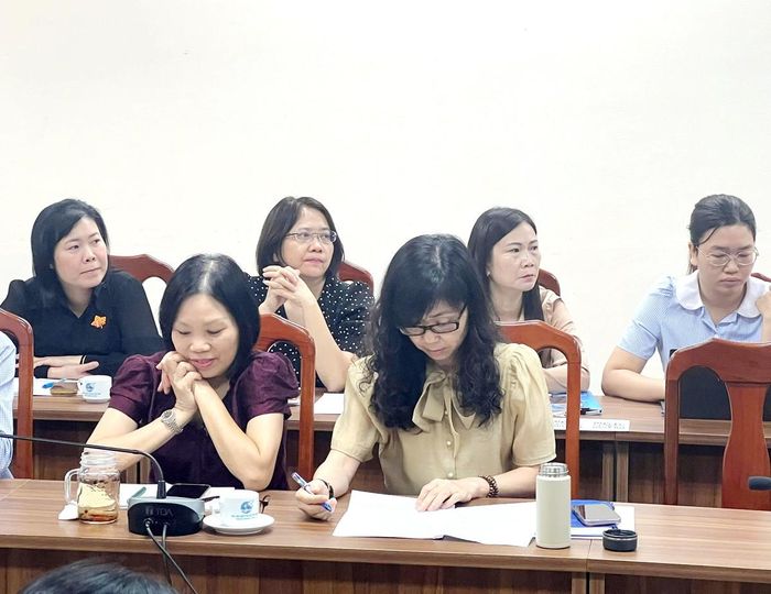 Hội thảo nhấn mạnh, AI chỉ là công cụ hỗ trợ, không thay thế cán bộ Hội. Những sản phẩm có sự tham gia của AI cần được kiểm tra, thẩm định trước khi sử dụng, đồng thời bảo đảm yêu cầu về bảo mật dữ liệu, bản quyền, trách nhiệm giải trình và nhạy cảm giới