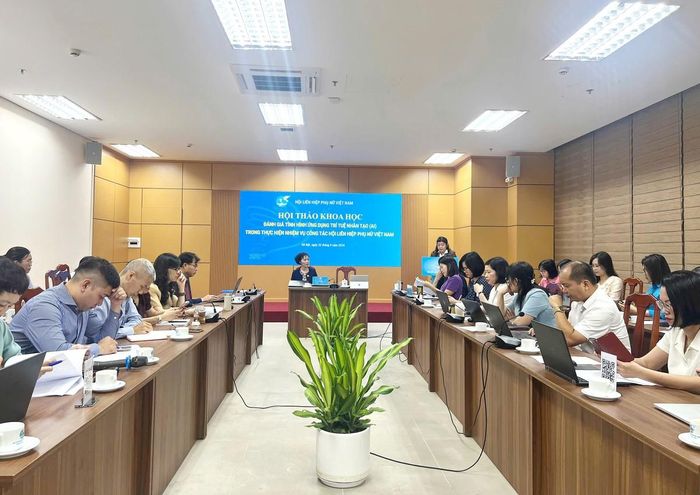 ThS Hoàng Anh Thơ, Ủy viên Ban Chấp hành Trung ương Hội LHPN Việt Nam, Phó Trưởng ban Công tác Phụ nữ, Chủ nhiệm đề tài, phát biểu tại hội thảo