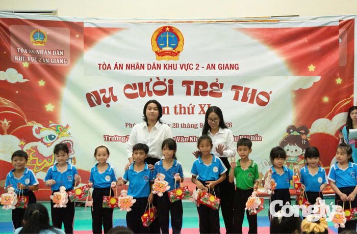 Chi đoàn TAND khu vực 2 – An Giang “mang Trung thu đến với thiếu nhi”