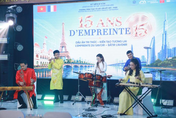 Tiết mục biểu diễn nhạc cụ cổ truyền Việt Nam tại chương trình