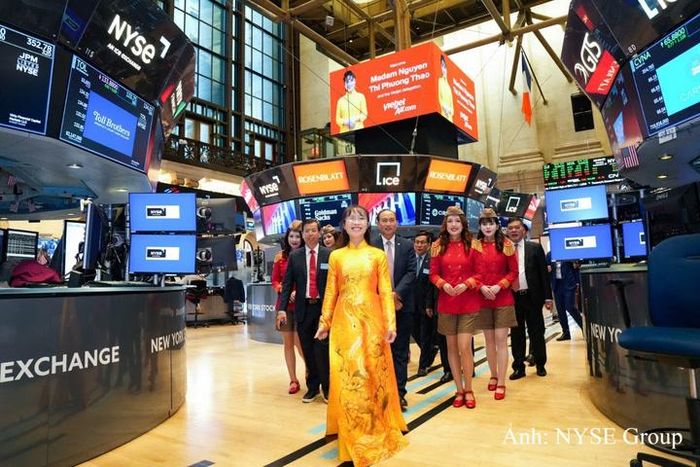 Tiến sĩ Nguyễn Thị Phương Thảo và đoàn lãnh đạo SOVICO, Vietjet, HDBank tại NYSE, trong hành trình mở rộng kết nối với thị trường tài chính quốc tế. 
