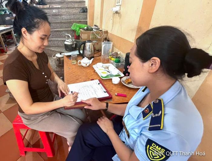 Các cơ sở, cửa hàng kinh doanh bánh trung thu ký cam kết.
