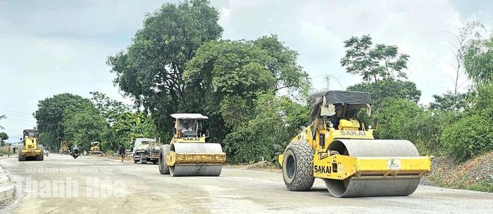 Nhà thầu tập trung thi công tại những đoạn cuối cùng được bàn giao mặt bằng.