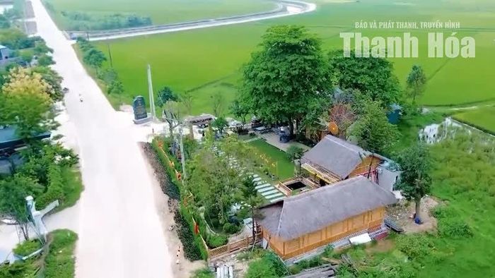 Sự giản dị, tĩnh lặng và linh thiêng của ngôi chùa là điều níu chân những ai từng ghé qua.
