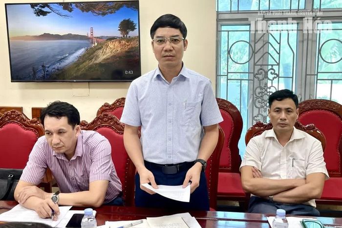 Chủ tịch UBND xã Triệu Lộc Nguyễn Hùng Việt phát biểu ý kiến tại buổi giám sát.