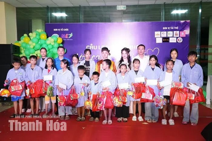 Những phần quà Trung thu dành cho bệnh nhi tại Bệnh viện Đa khoa tỉnh Thanh Hóa.