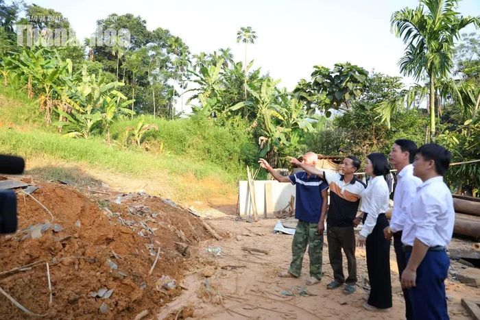 Khu vực nhà ông Lò Văn Nhượng bị sập đổ hoàn toàn do mưa lũ.