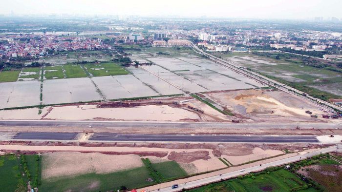 Với mặt cắt ngang lên tới 120 m, tuyến đường có quy mô đặc biệt lớn, tương đương bề rộng của đại lộ Thăng Long. Quy mô này cho thấy vai trò của tuyến trong mạng lưới giao thông được quy hoạch cho khu vực phía Nam Thủ đô.