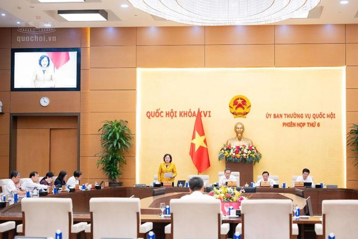 Phó Chủ tịch Quốc hội Nguyễn Thị Hồng điều hành Phiên họp. Ảnh: Cổng thông tin điện tử Quốc hội.