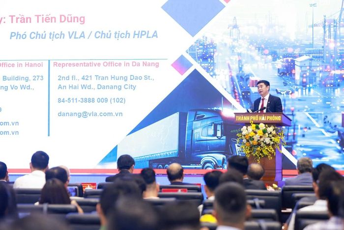 Phó Chủ tịch VLA Trần Tiến Dũng cho biét sản lượng hàng hoá container tăng cao nhưng 98% container vẫn giải toả bằng đường bộ. Ảnh: BTC