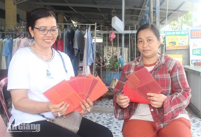 Câu chuyện hiến máu tình nguyện luôn là đề tài sôi nổi ở ấp Hòa Phú 4.