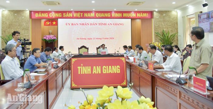 Quang cảnh cuộc họp.