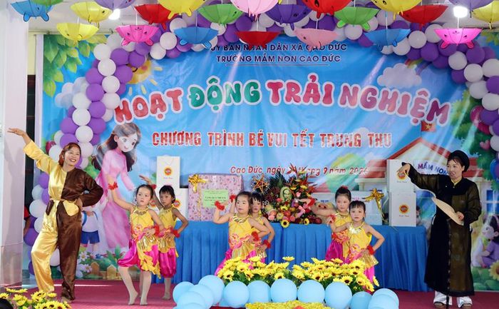  Tiết mục văn nghệ vui Tết Trung thu của cô trò Trường Mầm non Cao Đức. 