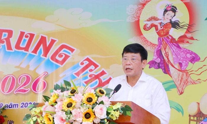  Đồng chí Ngô Tân Phượng phát biểu. 
