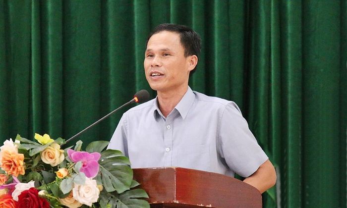  Đồng chí Nguyễn Đương Bắc, Bí thư Đảng ủy xã Liên Bão phát biểu tại hội nghị. 
