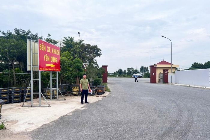  Bến xe khách Yên Dũng, phường Cảnh Thụy. 