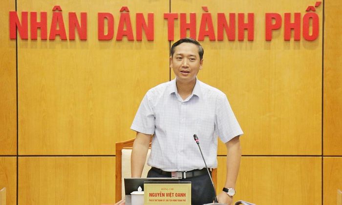  Đồng chí Nguyễn Việt Oanh phát biểu kết luận buổi làm việc. 