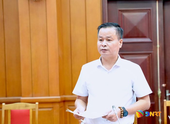 Bí thư Đảng ủy, Giám đốc Sở Tư pháp Trình Minh Đức báo cáo các nội dung liên quan. Ảnh: T.CÔNG