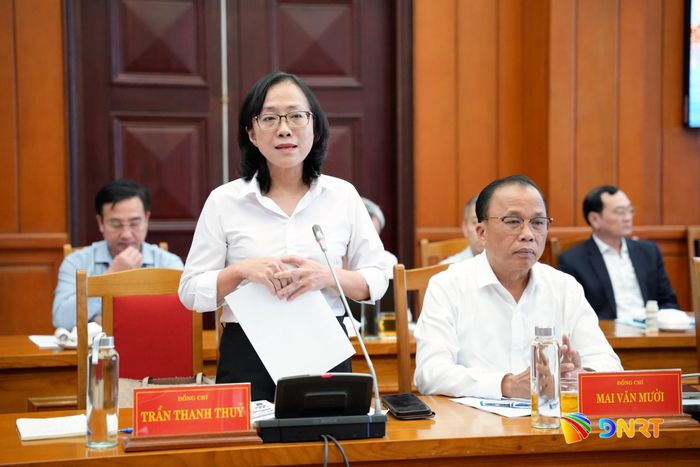 Bí thư Đảng ủy, Giám đốc Sở Y tế Trần Thanh Thủy báo cáo các nội dung liên quan. Ảnh: T.CÔNG