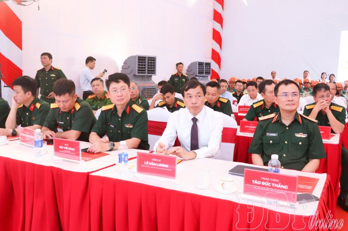 Đại biểu dự Lễ khởi công Dự án đầu tư xây dựng Tòa nhà Viettel Điện Biên.