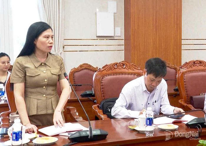 Phó Giám đốc Báo và Phát thanh, Truyền hình Đồng Nai Hoàng Thị Bích Phú phát biểu tại hội nghị. Ảnh: Quốc Việt.